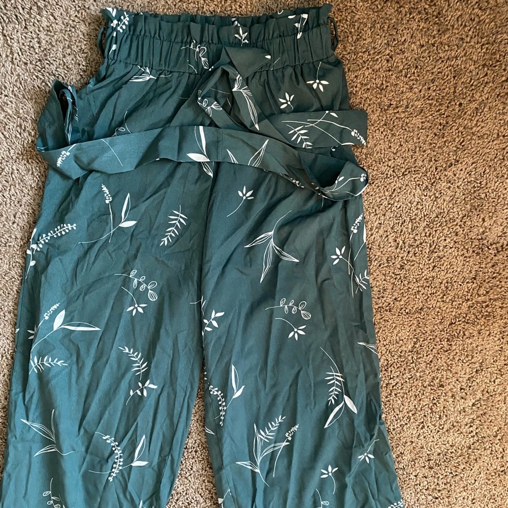 A new plant print paper-bag wide leg pant size M/L